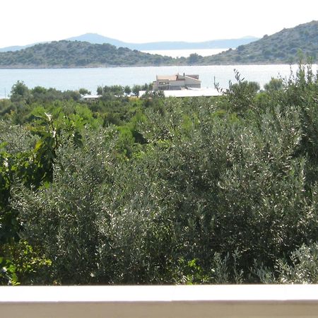 Apartments Nestor Tribalj Rum bild